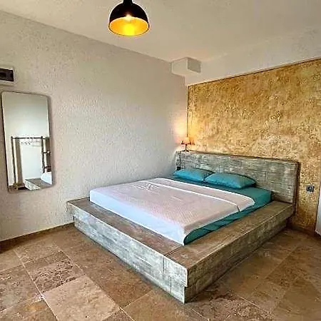 Elm Bed and breakfast